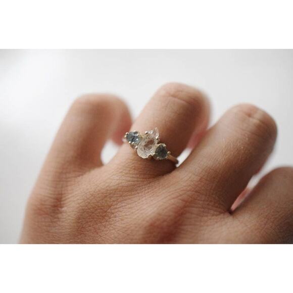 Montana Sapphire and Lake county diamond ring - Picture 2 of 5